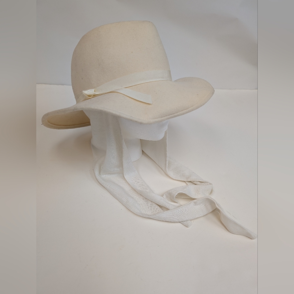Vintage Miss Bierner White Cream Wool Gardening Hat